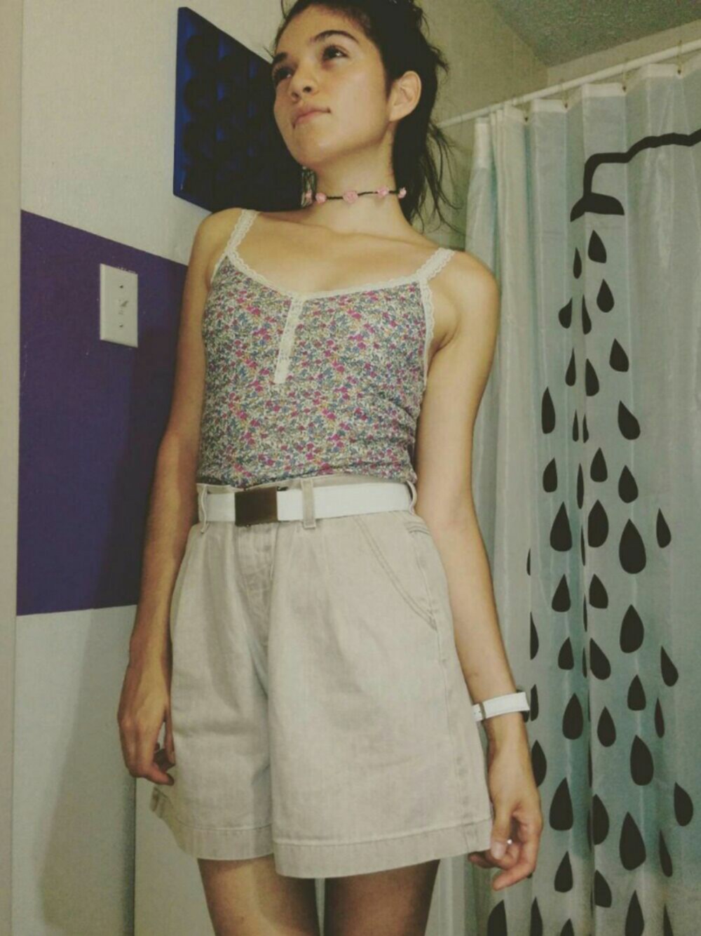 「girl、vintage、floral、MOTO」｜「Thrift Storeのアイテム（トップス、ブラック系）」を使った、Paulina Sjöbergさん（レディース・175cm）の秋コーディネートの1枚目の写真