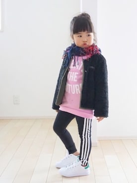 「スタンスミス」｜「アイテム（ノーカラージャケット）」を使った、kaoooyunaさん（キッズ・100cm）の冬コーディネート