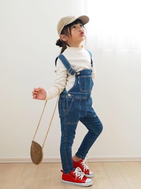 「赤コンバース」｜「アイテム（サロペット/オーバーオール）」を使った、kaoooyunaさん（キッズ・110cm）の冬コーディネート