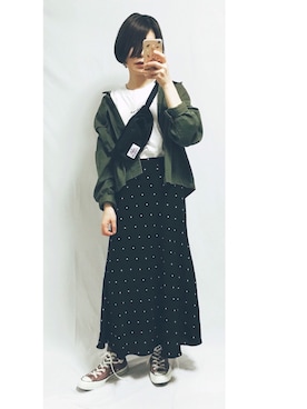 「チャックテイラー」｜「アイテム（ミリタリージャケット）」を使った、虚構さんさん（レディース・154cm）の春コーディネート