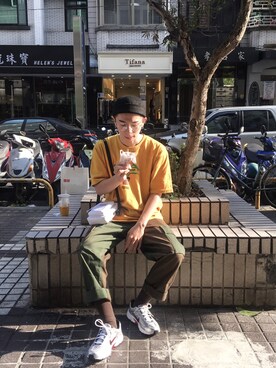 「plain-me（プレインミー）のアイテム（カーゴパンツ）」を使った、Chang.さん（メンズ・175cm）の春コーディネート