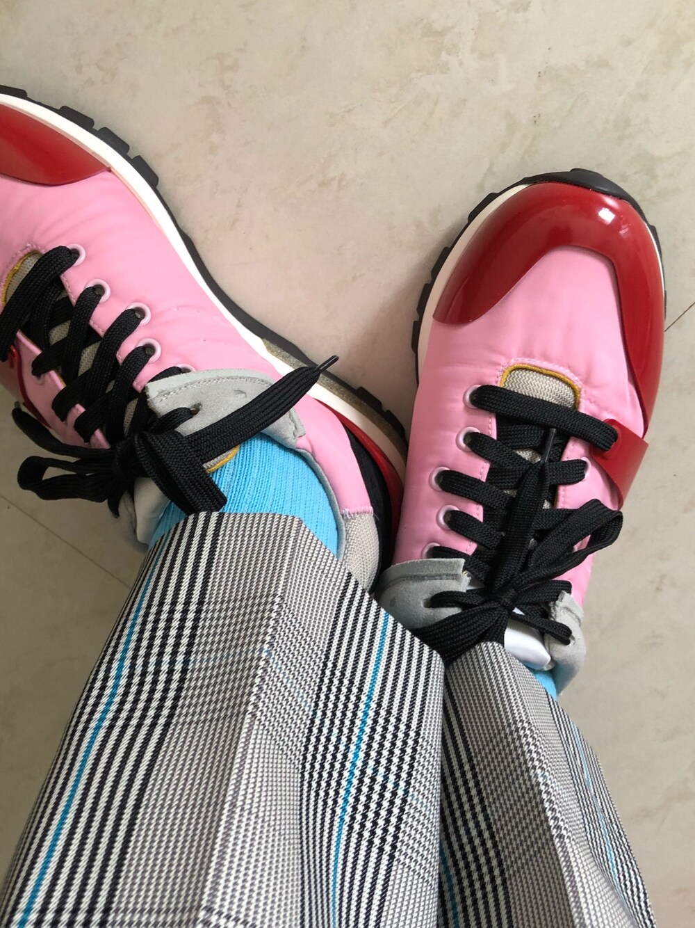 「AcneStudios、beautiful people」｜「Acne Studiosのアイテム（スニーカー、レッド系）」を使った、Rさん（レディース・157cm）の春コーディネートの1枚目の写真