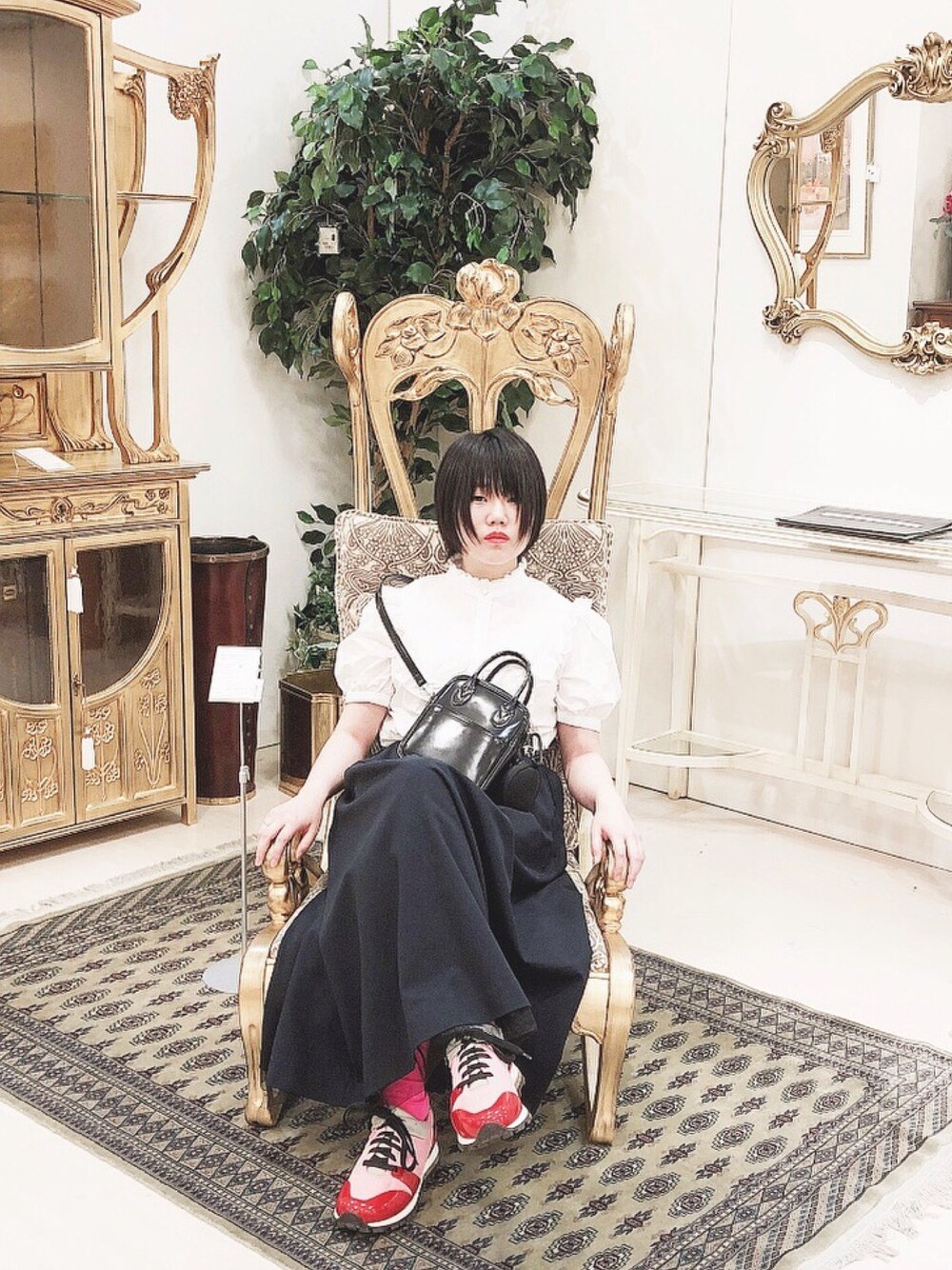 「COMME des GARCONSのアイテム（ショルダーバッグ、ブラック系）」を使った、Rさん（レディース・157cm）の夏コーディネートの1枚目の写真