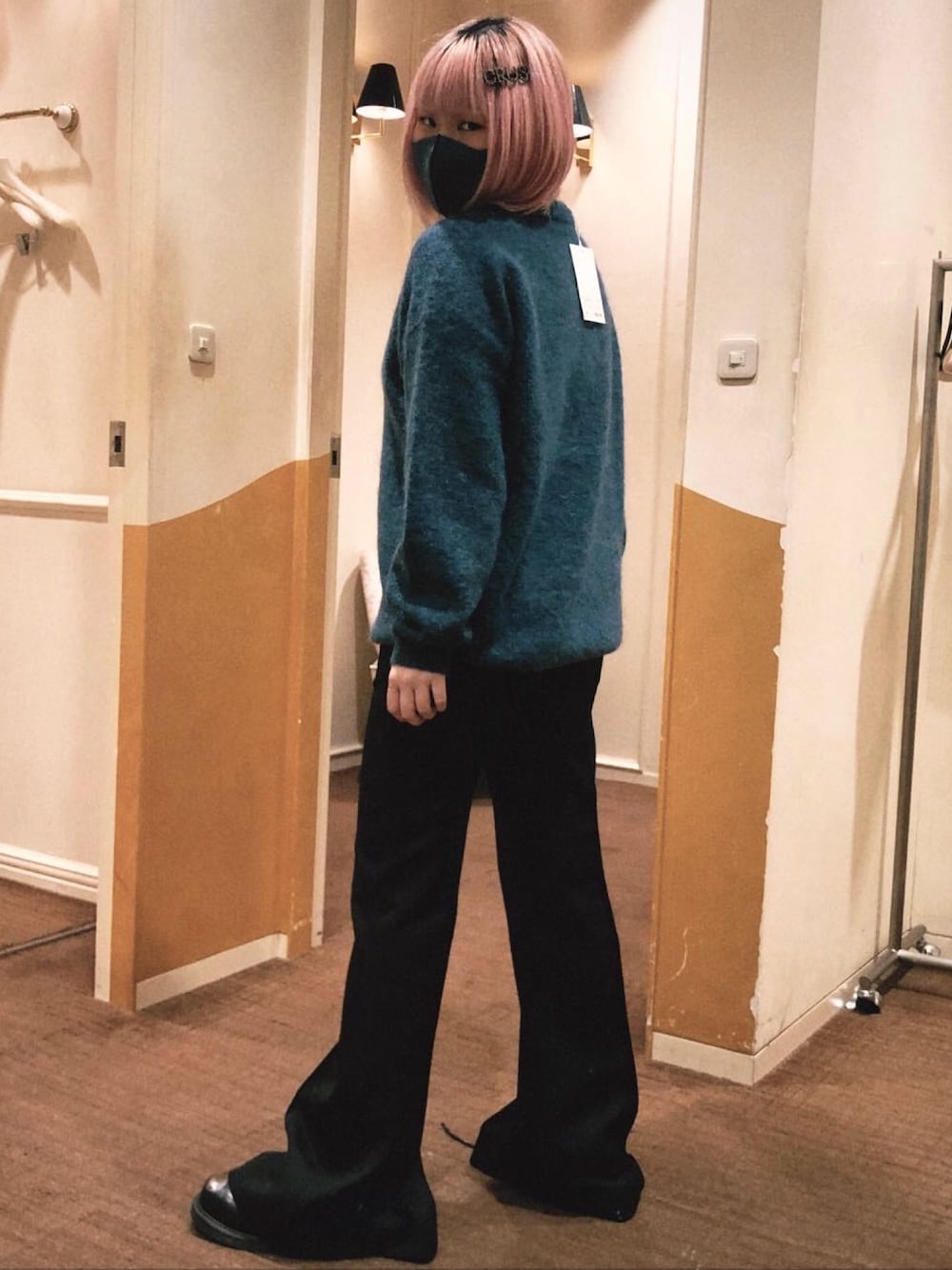 「ashleywilliams、AcneStudios」｜「Acne Studiosのアイテム（ニット/セーター、ブルー系）」を使った、Rさん（レディース・157cm）の夏コーディネートの1枚目の写真