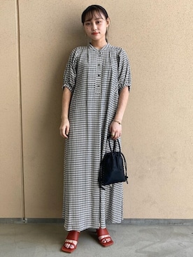 「アイテム（サンダル、オレンジ系）」を使った、吉田さん（レディース・158cm）の春コーディネート