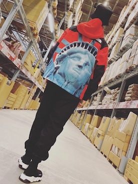 「BALENCIAGA」｜「アイテム（マウンテンパーカー）」を使った、Nさん（メンズ・173cm）の冬コーディネート