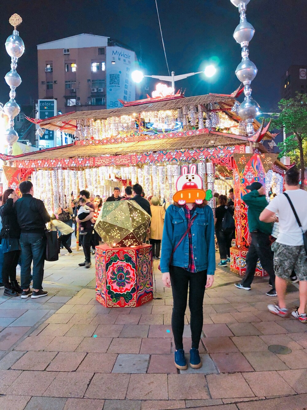 「西門町、元宵節、狗年」｜「UNIQLOのアイテム（シャツ/ブラウス、レッド系）」を使った、MikiTongさん（レディース・166cm）の春コーディネートの1枚目の写真