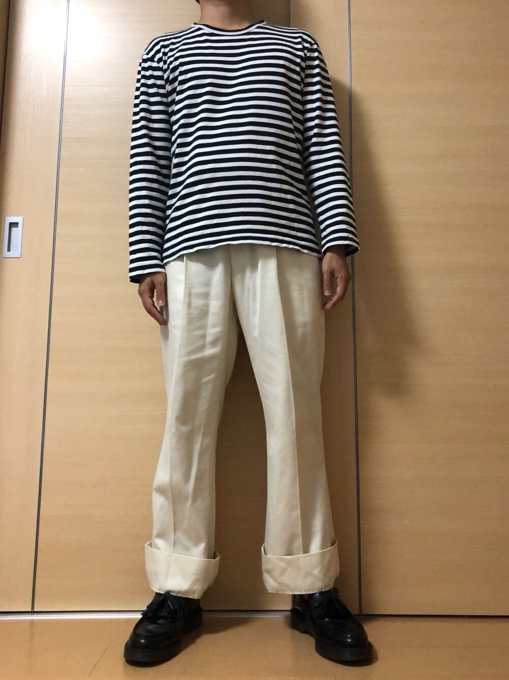 「ラブアンドピース2019、秋のコーデ、ootd、おしゃれさんと繋がりたい、モード、ボーダー、ホワイトパンツ、コムデギャルソン、ローファー、秋」｜「COMME des GARCONSのアイテム（Tシャツ/カットソー、ホワイト系）」を使った、ytoさん（メンズ・170cm）の秋コーディネートの1枚目の写真