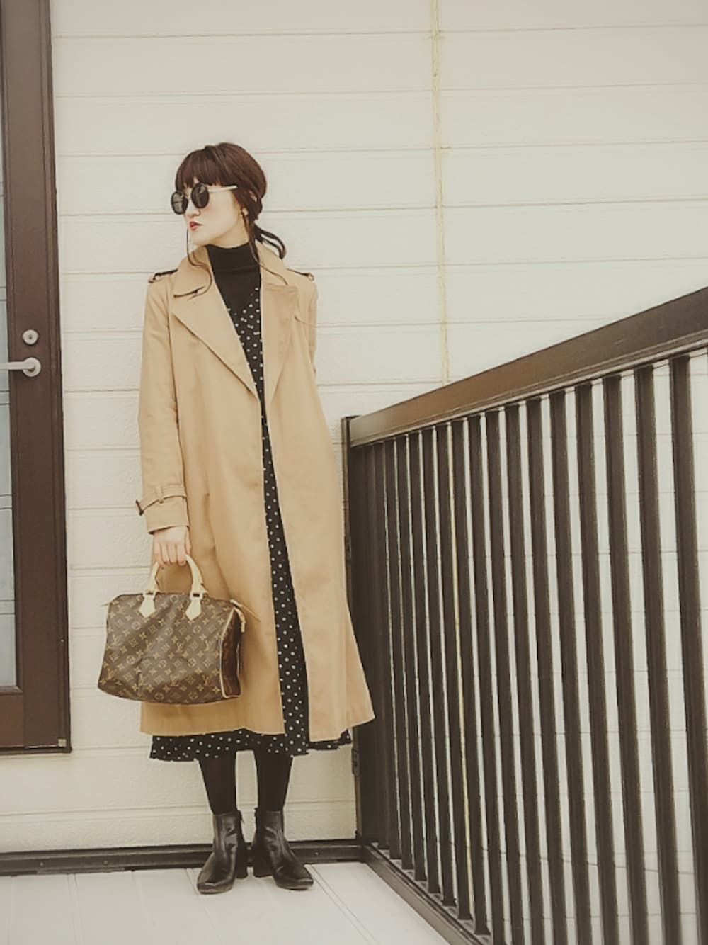 「ショートブーツ、ボストンバッグ、LouisVuitton、トレンチコート、ZARA、ドット、ワンピース、モノグラム」｜「ZARAのアイテム（トレンチコート、ベージュ系）」を使った、miminyさん（レディース・171cm）の冬コーディネートの1枚目の写真