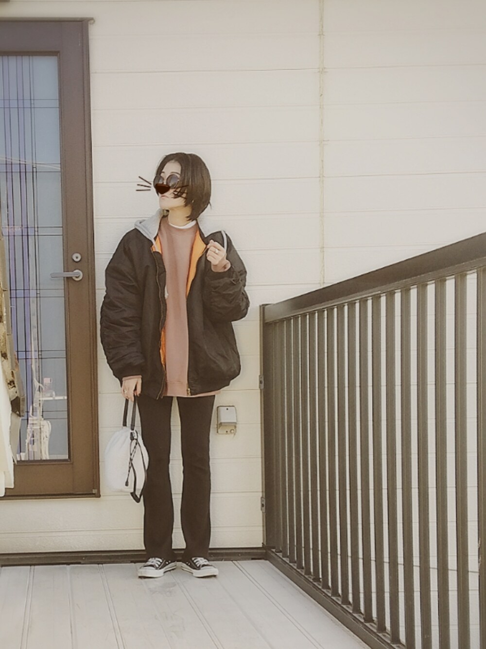 「dholic、スニーカー、コンバース、巾着バッグ、l.l.bean、ニットパンツ、unemansion、MA-1、カジュアルコーデ、スウェット」｜「DHOLICのアイテム（MA-1、ブラック系）」を使った、miminyさん（レディース・172cm）の冬コーディネートの1枚目の写真