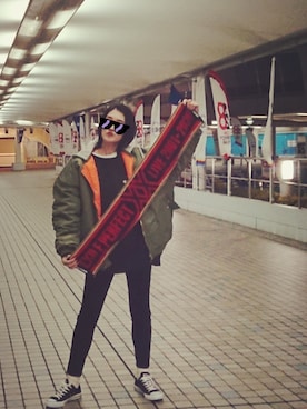 「DHOLIC（ディーホリック）のアイテム（MA-1）」を使った、miminyさん（レディース・172cm）の冬コーディネート