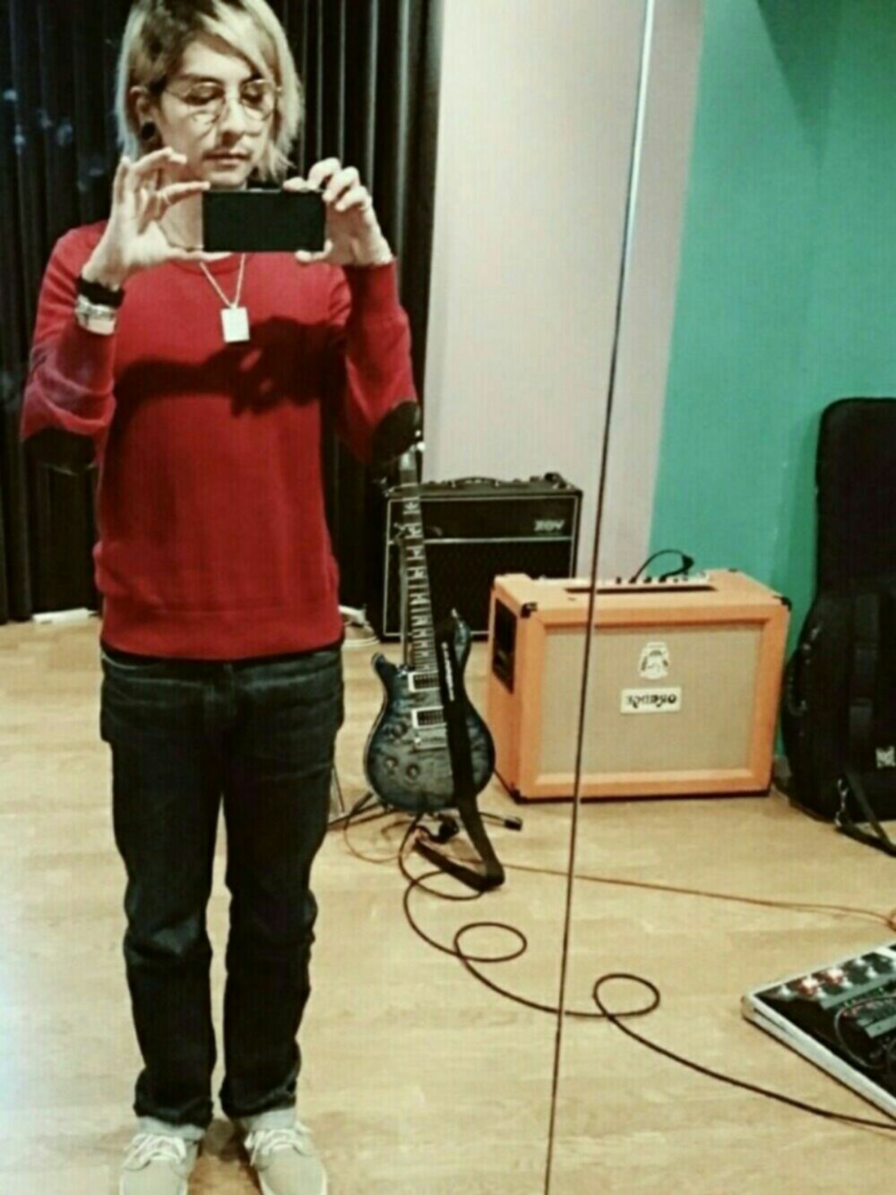 「スタジオ、Maison Martin Margiela、A.P.C.」｜「A.P.C.のアイテム（スニーカー、ベージュ系）」を使った、Tsuyoshi Yasuiさん（メンズ・175cm）の冬コーディネートの1枚目の写真