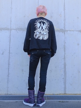 「VOLCOM（ボルコム）のアイテム（スウェット）」を使った、tomoさん（レディース・159cm）の冬コーディネート
