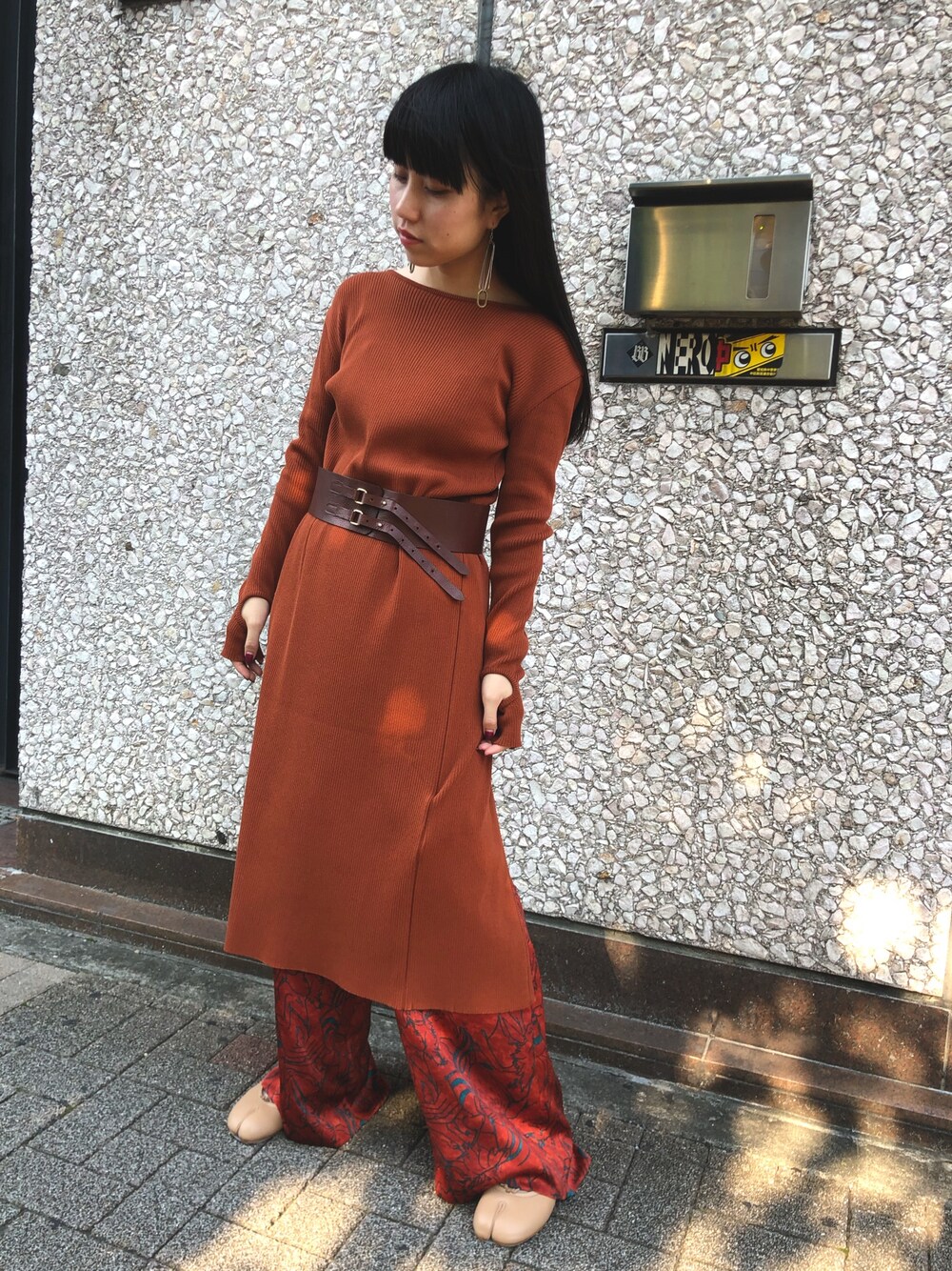 「シンプル、楽チンコーデ、大人コーデ、ゆるコーデ、ベージュ、Maison Martin Margiela、タビシューズ、テラコッタ、muller of yoshiokubo、603」｜「muller of yoshiokuboのアイテム（ワンピース/ドレス、オレンジ系）」を使った、ホリユキノさん（レディース・154cm）の夏コーディネートの1枚目の写真
