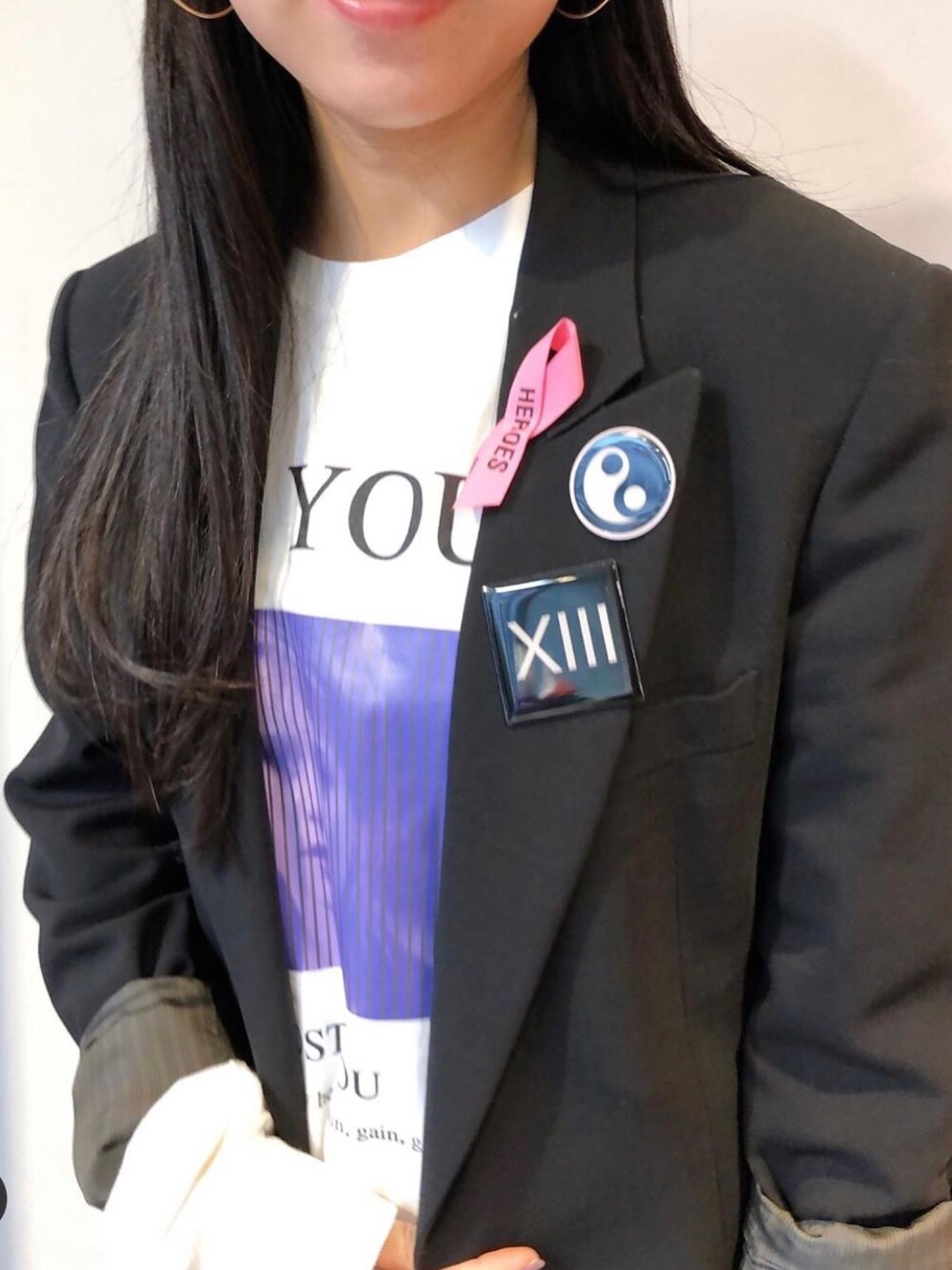 「シンプル、ラフ、休日コーデ、低身長、Tシャツ、レイヤードスタイル、白Tシャツ、ジャケット、黒、ロンT」｜「DISCOVEREDの■別注■DISCOVERED×MIDWEST EXCLUSIVE“LOST YOUTH” L/S Tシャツ（Tシャツ/カットソー、ホワイト系）」を使った、ホリユキノさん（レディース・154cm）の春コーディネートの1枚目の写真