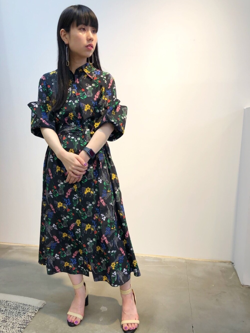 ホリユキノさんの「AKIRANAKA ”ANEMONE ”シャツドレス（AKIRANAKA）」を使ったコーディネート