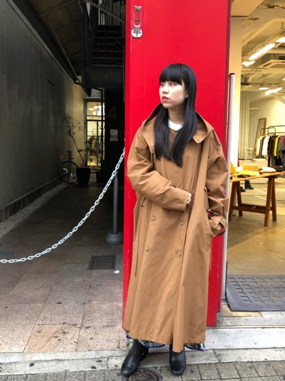 「wearhalloween2020、オトナカジュアル、秋コーデ、秋服、着回しコーデ、秋のカフェオレコーデ、ブラウン、レイヤードスタイル、ショートブーツ、オーバーサイズ」｜「UNITED NUDEのUNITED NUDE "STEP MOBIUS CHEISEA”ブーツ（ブーツ、ブラック系）」を使った、ホリユキノさん（レディース・154cm）の秋コーディネートの1枚目の写真