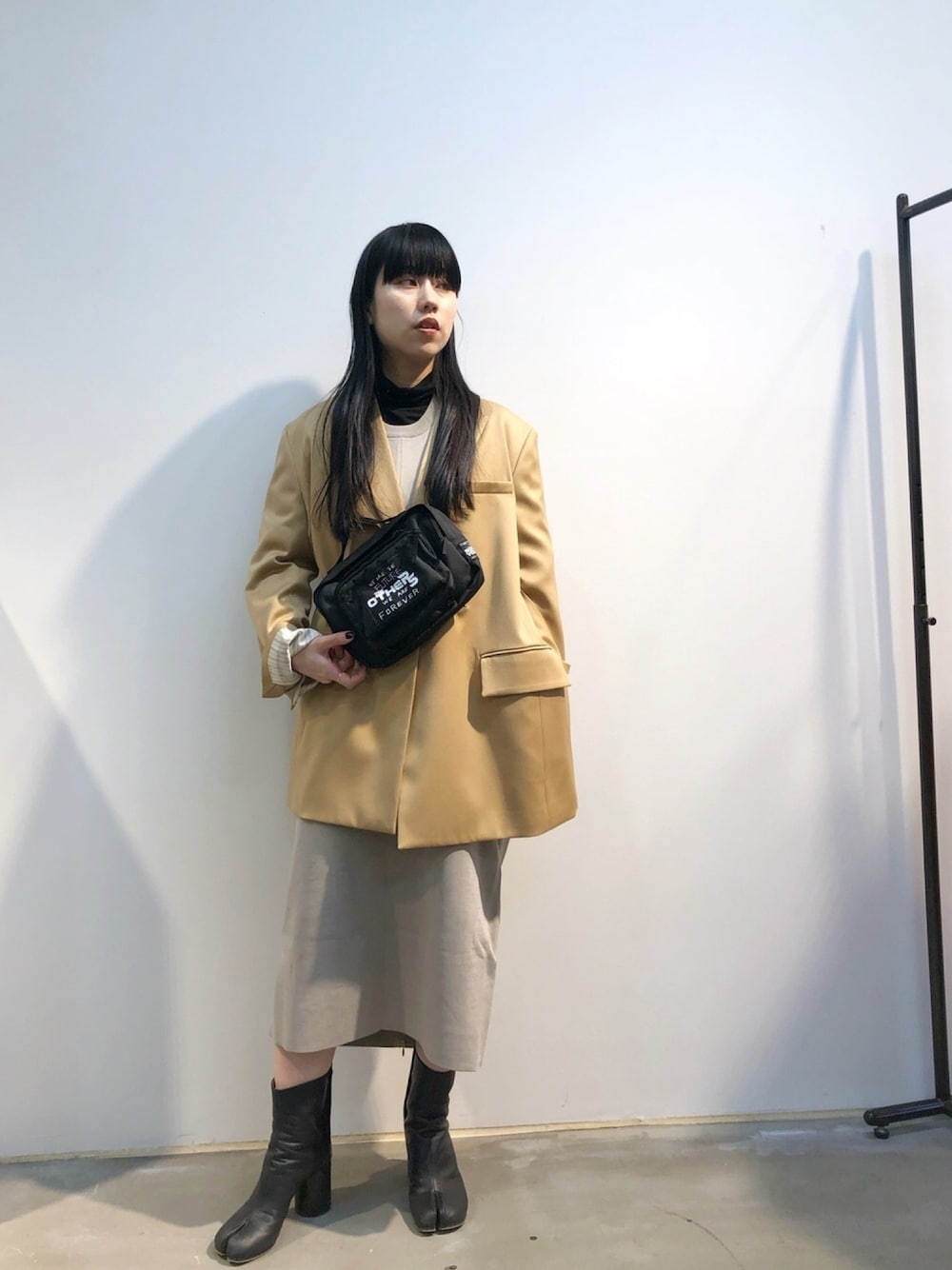 「冬コーデ、オトナカジュアル、カジュアルコーデ、秋冬コーデ、ボディバッグ、マイベストコーデ2020、ジャケット、ブーツ、メンズライク、カジュアル」｜「RITOの■別注■RITO×MIDWEST EXCLUSIVE ジャケット（テーラードジャケット、ブラウン系）」を使った、ホリユキノさん（レディース・154cm）の冬コーディネートの1枚目の写真