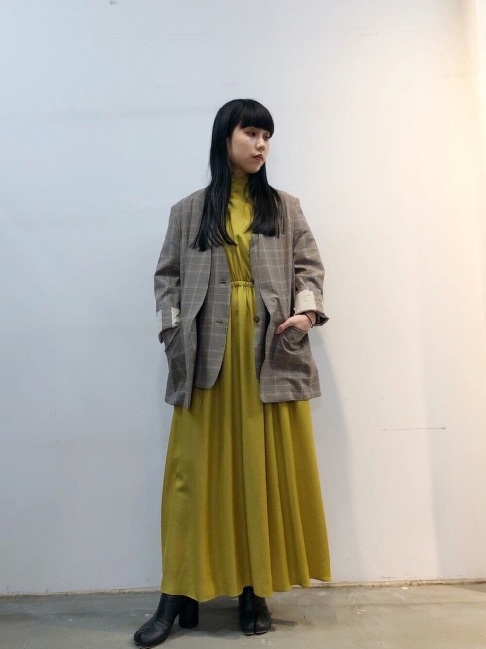 「大人カジュアル、今日のコーデ、春コーデ、大人コーデ、春色、ジャケット、オトナ女子、チェックコート、くすみカラー、キレイめ」｜「RITOのRITO “SUPER 140S WOOL”トロピカルジャケット（ノーカラーコート、ブラウン系）」を使った、ホリユキノさん（レディース・154cm）の冬コーディネートの1枚目の写真