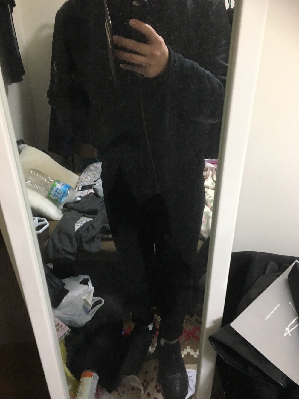 「デニムレギンス、2代目、手抜き、MA-1、ブラック」｜「UNIQLOのアイテム（Tシャツ/カットソー、ブラック系）」を使った、将軍さん（メンズ・166cm）の春コーディネートの1枚目の写真
