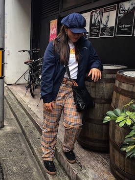 「TOMMY HILFIGER」｜「アイテム（ハンチング/ベレー帽）」を使った、Mana Monicaさん（レディース・162cm）の秋コーディネート