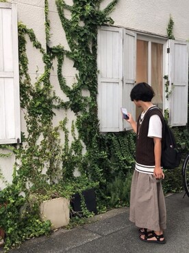 「GU（ジーユー）のアイテム（ベスト、ブラウン系）」を使った、芽海さん（レディース・158cm）の秋コーディネート