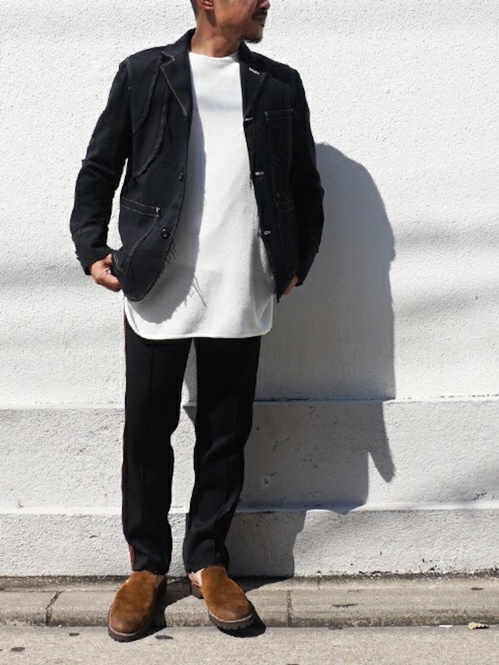 「SYU.HOMME/FEMMの【SYU.】Denim 3B-Jkt（テーラードジャケット、ブラック系）」を使った、lally joeさん（メンズ・171cm）の秋コーディネートの1枚目の写真