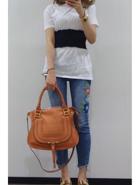「刺繍デニム」｜「アイテム（サンダル）」を使った、SAYAさん（レディース・170cm）の秋コーディネート