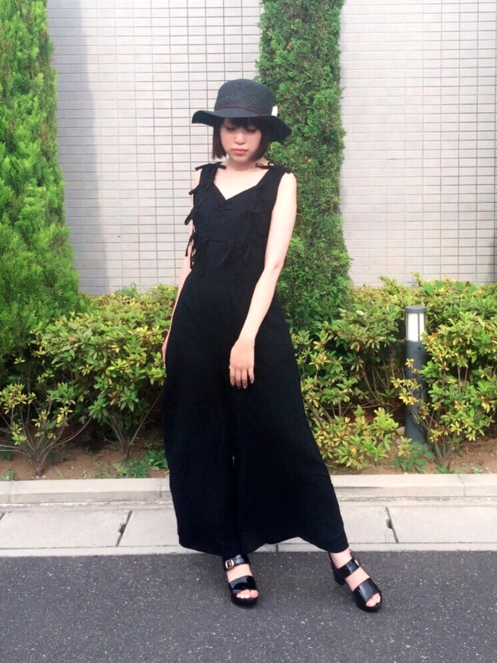 「merry jenny、夏、オトナ女子、ブラック、オールインワン、リボン、MAJESTIC LEGON、Ungrid、夏コーデ」｜「merry jennyのリボンストローハット（帽子、ブラック系）」を使った、みぃさん（レディース・157cm）の夏コーディネートの1枚目の写真