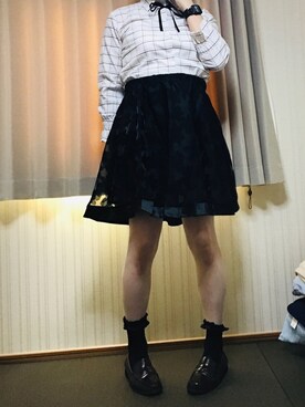 コーデ 黒 スカート