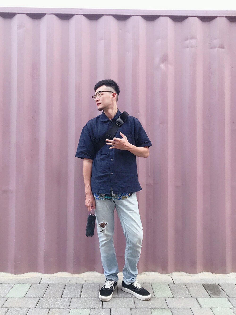 「台南、ootd」｜「niko and...のアイテム（シャツ/ブラウス、ブルー系）」を使った、E.C.さん（メンズ・178cm）の夏コーディネートの1枚目の写真