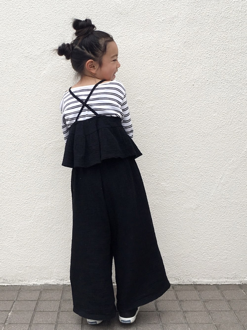 「シンプルコーデ、プチプラ、１年生、女の子、セットアップ、上下セット、キャミソール、6歳、コンバース」｜「brancheのアイテム（トップス、ブラック系）」を使った、memeさん（キッズ・110cm）の春コーディネートの1枚目の写真