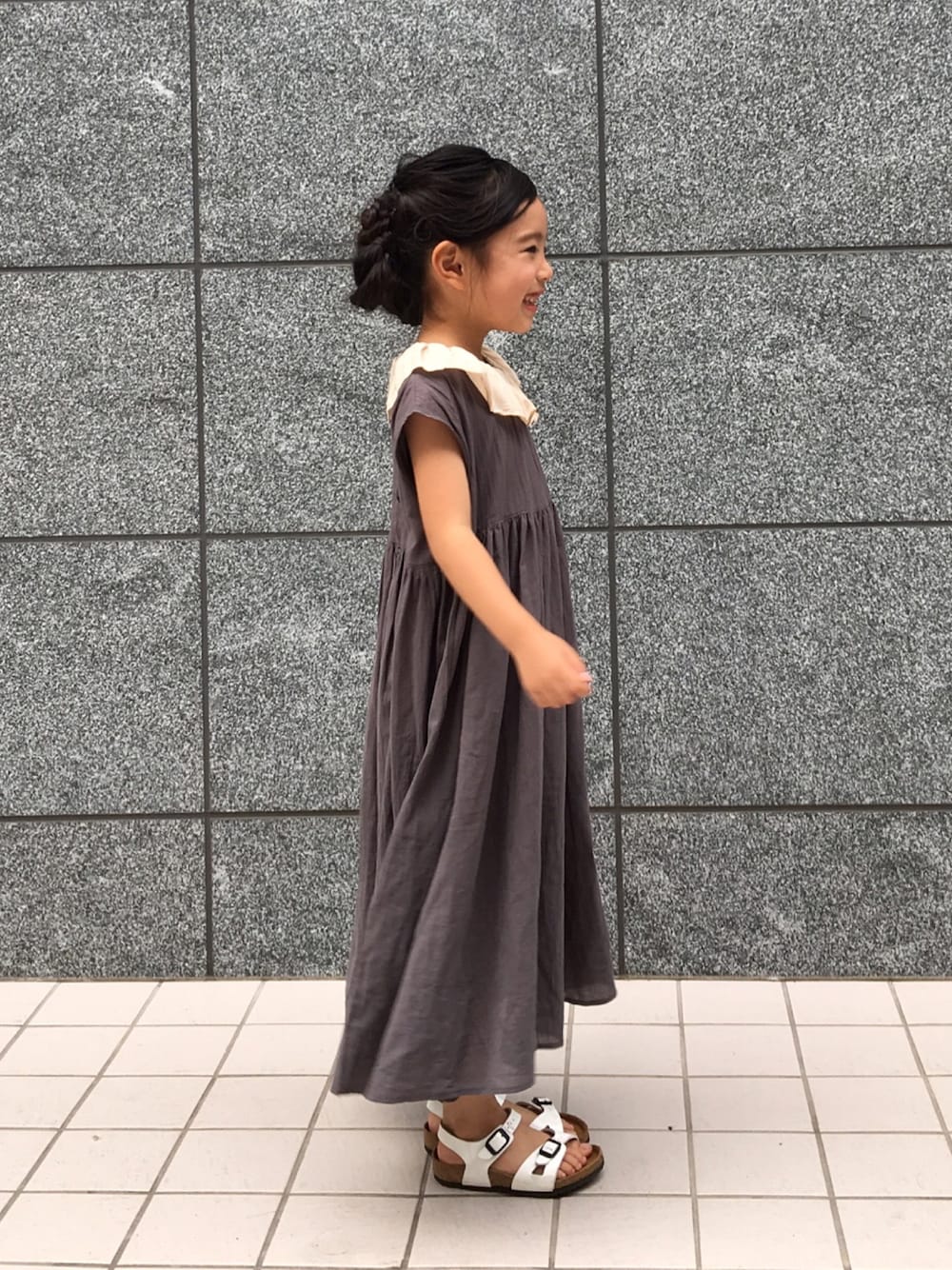 「女の子、kids、夏、キッズコーデ、サンダル、シンプル」｜「hairのアイテム（その他、ブラック系）」を使った、memeさん（キッズ・110cm）の夏コーディネートの1枚目の写真