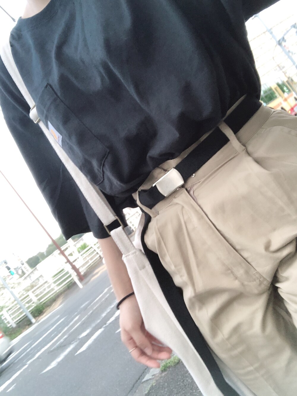 「carhartt、古着、古着系、古着女子、カジュアル」｜「Carharttのcarhartt(カーハート)  Workwear Pocket SS TｰShirts（Tシャツ/カットソー、ブラック系）」を使った、＋TAXさん（レディース・155cm）の春コーディネートの1枚目の写真
