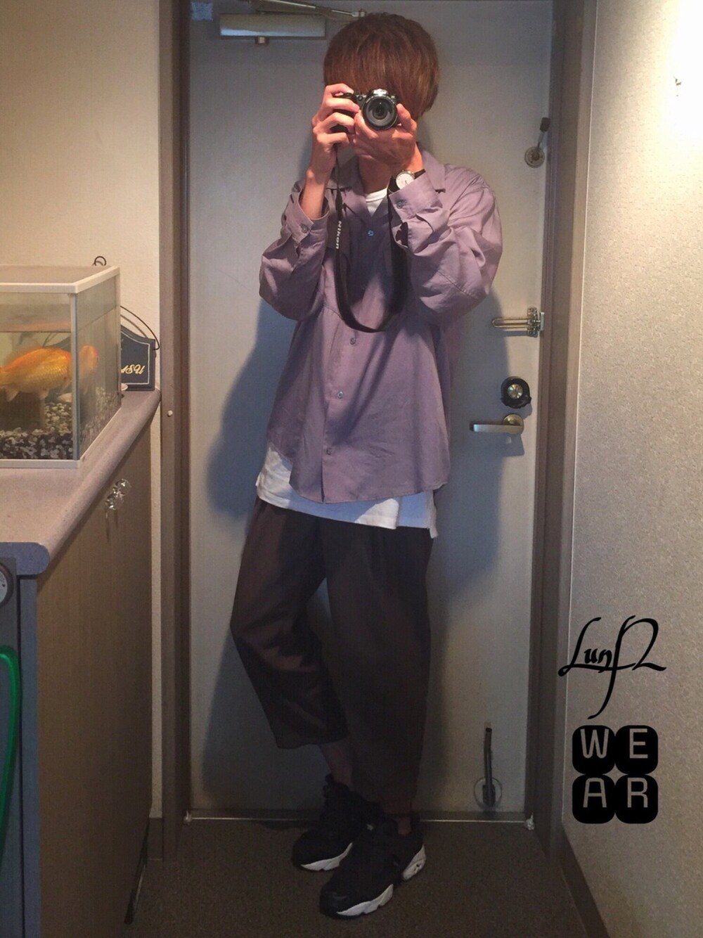 「夏コーデ、ゆるコーデ、レイヤードスタイル、オープンカラーシャツ、ワイドパンツ、スニーカー、reebok、Daniel Wellington、ネイビー、ブラウン」｜「SENSE OF PLACE by URBAN RESEARCHのオープンカラーシャツ（シャツ/ブラウス、ブルー系）」を使った、LunN☘さん（メンズ・179cm）の夏コーディネートの1枚目の写真