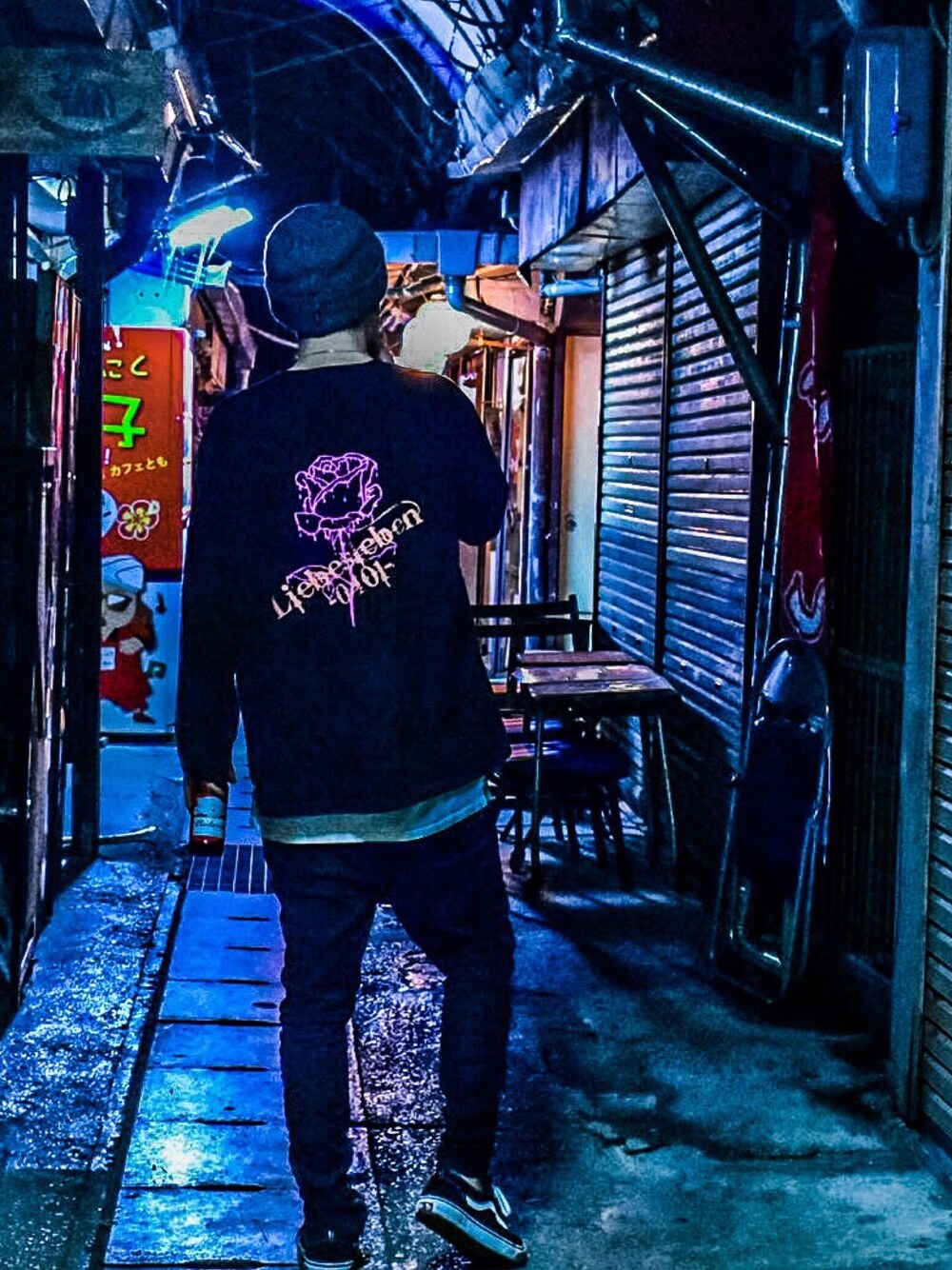 「お洒落さんとつながりたい、シンプルコーデ、黒、ストリート、ストリートMIX、オーバーサイズ、黒スキニー、ビックシルエット、ストリートファッション」｜「VANSのアイテム（スニーカー、ブラック系）」を使った、NOZOMIさん（メンズ・182cm）の冬コーディネートの1枚目の写真
