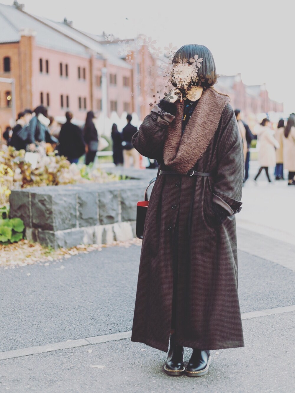 「MIHARAYASUHIRO、SHAREEF、yohjiyamamoto、LIMI feu、COMME des GARCONS、Vivienne Westwood、Dr.Martens、DIET BUTCHER SLIM SKIN」｜「SHAREEFのアイテム（シャツ/ブラウス、ブラック系）」を使った、長谷部さん（レディース・158cm）の冬コーディネートの1枚目の写真