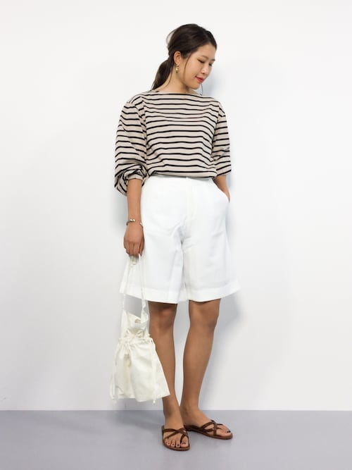 搭配t恤(米色系)的時尚穿搭總 