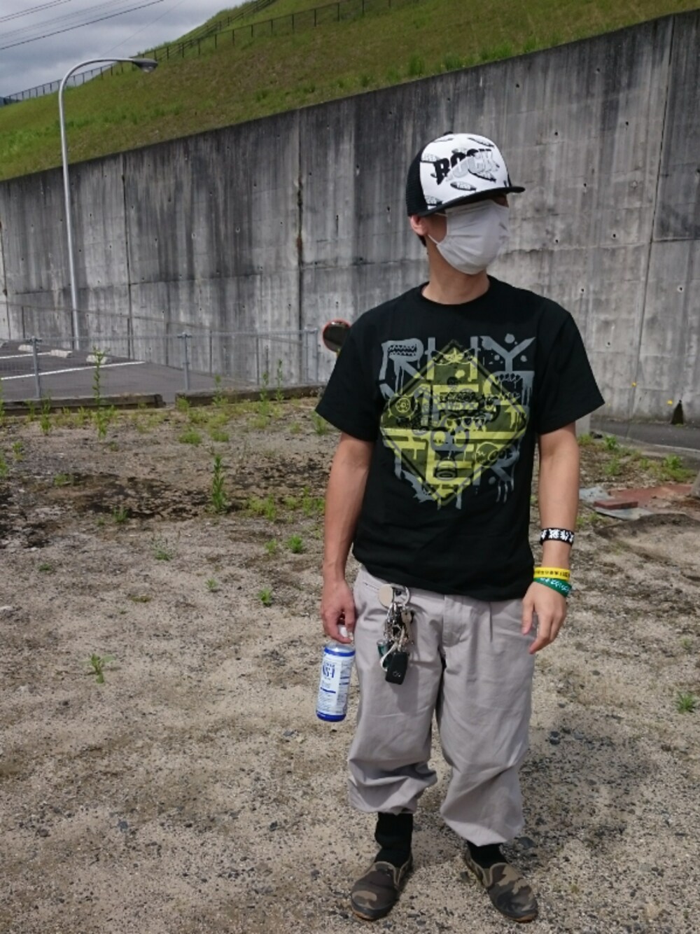 「rhymester、ライムスター、ロックインジャパン、東北ライブハウス大作戦、SAVE THE HIROSHIMA、EGHIT SIX、ニッカポッカ、マスク、OS-1、ライブTシャツ」｜「RIJ 2013 （キャップ、ブラック系）」を使った、反乱さん（メンズ・163cm）の春コーディネートの1枚目の写真