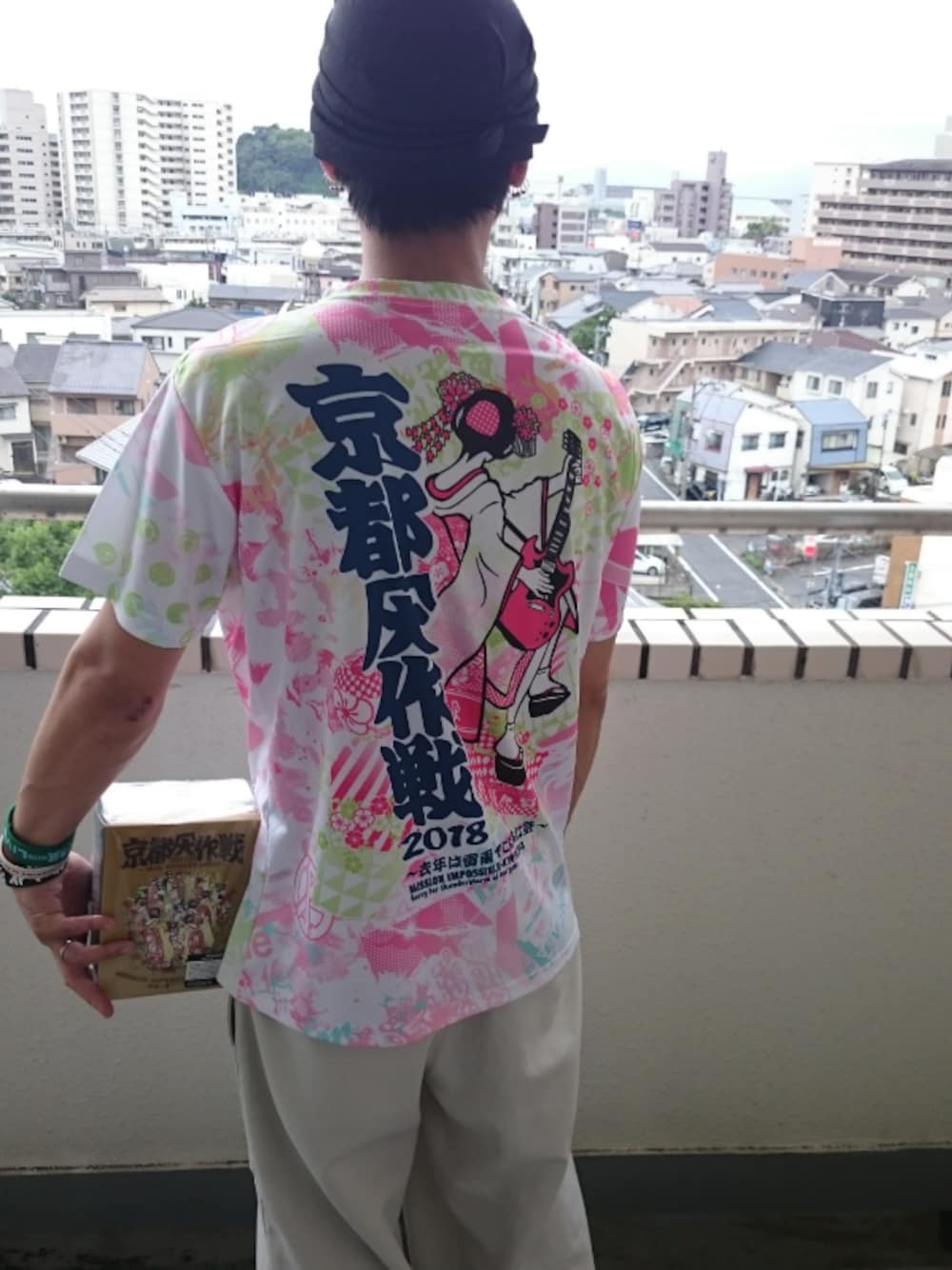 「京都大作戦、京都大作戦2018、東北ライブハウス大作戦、SAVE THE HIROSHIMA、ニッカポッカ、寅壱、フェスTシャツ、ピンク、ラバーバンド」｜「no brandの京都大作戦2018（Tシャツ/カットソー、ピンク系）」を使った、反乱さん（メンズ・163cm）の夏コーディネートの1枚目の写真