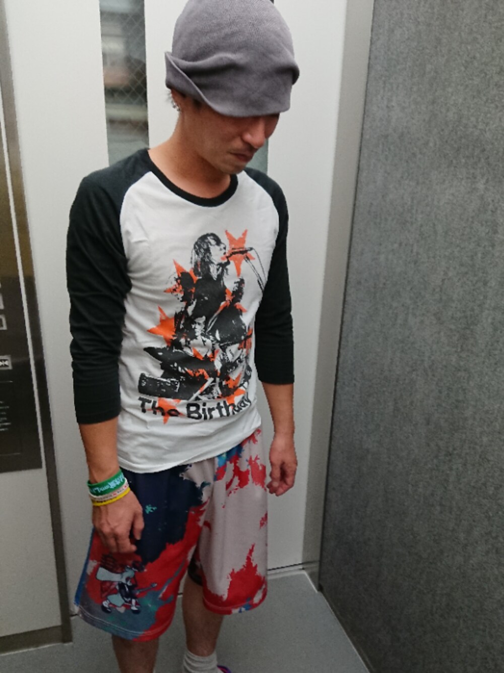 「The Birthday、京都大作戦、東北ライブハウス大作戦、SAVE THE HIROSHIMA、EGHIT SIX、バスパン、大阪籠球会、ラグランTシャツ、バンドT、チバユウスケ」｜「DALUCのThe birthday（Tシャツ/カットソー、ホワイト系）」を使った、反乱さん（メンズ・163cm）の秋コーディネートの1枚目の写真