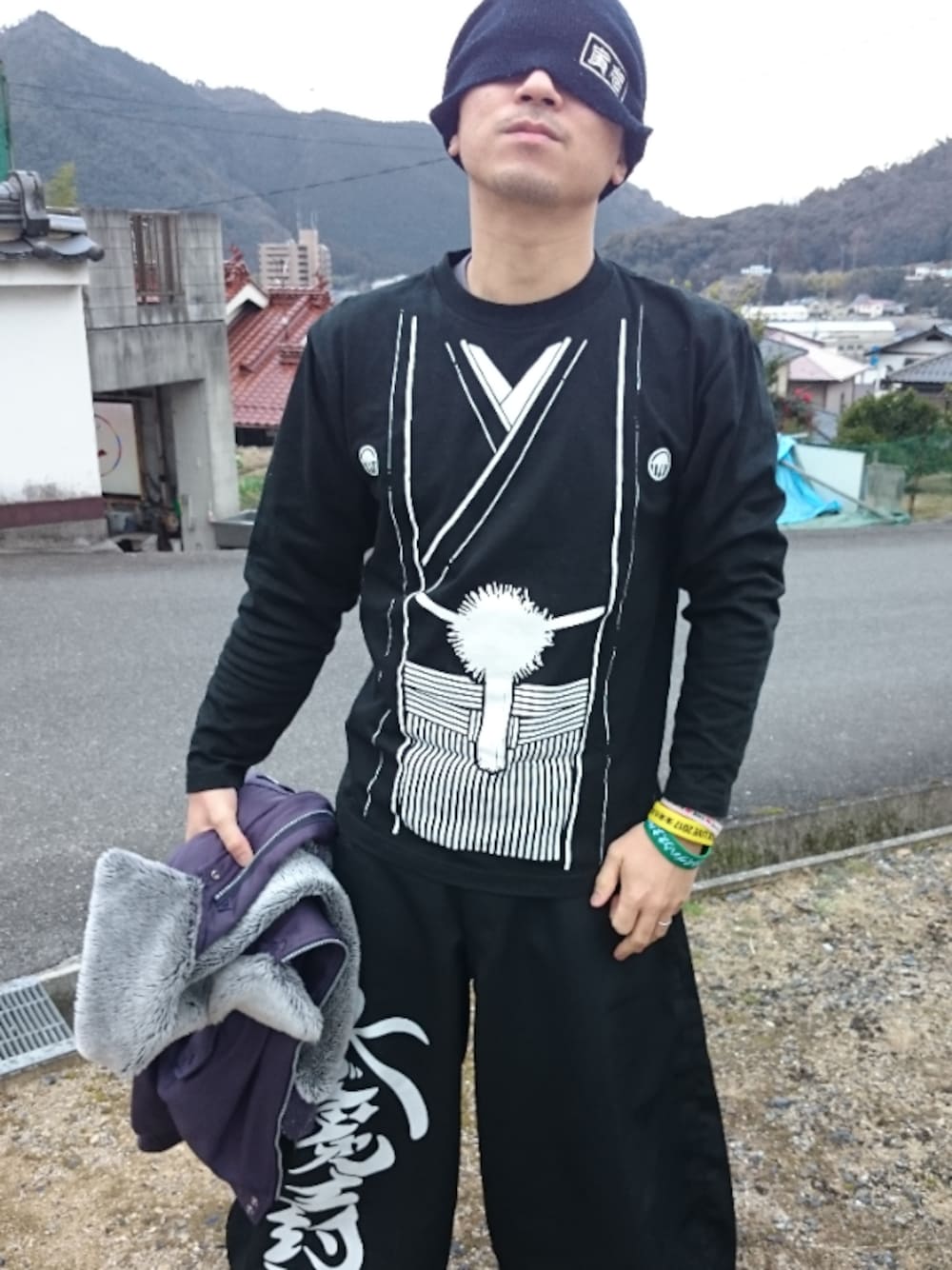 「レキシ、寅壱、ニッカポッカ、kenken、EGHIT SIX、SAVE THE HIROSHIMA、東北ライブハウス大作戦、ライブTシャツ、ドカジャン、池田貴史」｜「寅壱（ニットキャップ/ビーニー、ブラック系）」を使った、反乱さん（メンズ・163cm）の冬コーディネートの1枚目の写真