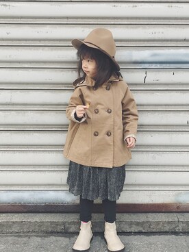 「no brand（ノーブランド）のアイテム（トレンチコート）」を使った、蜜桃小Moさん（キッズ・110cm）の秋コーディネート
