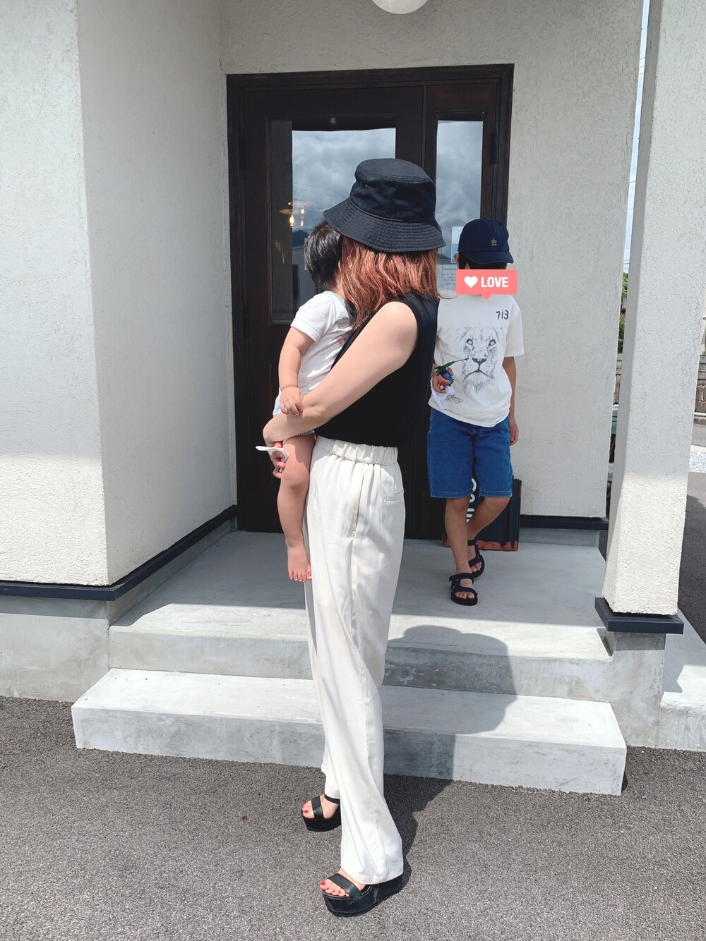 「moussy、マウジー、ママコーデ、ママファッション、ママ＆息子、夏コーデ」｜「MOUSSYのBUCKET ハット（ハット、ブラック系）」を使った、__rp02さん（レディース・160cm）の秋コーディネートの1枚目の写真