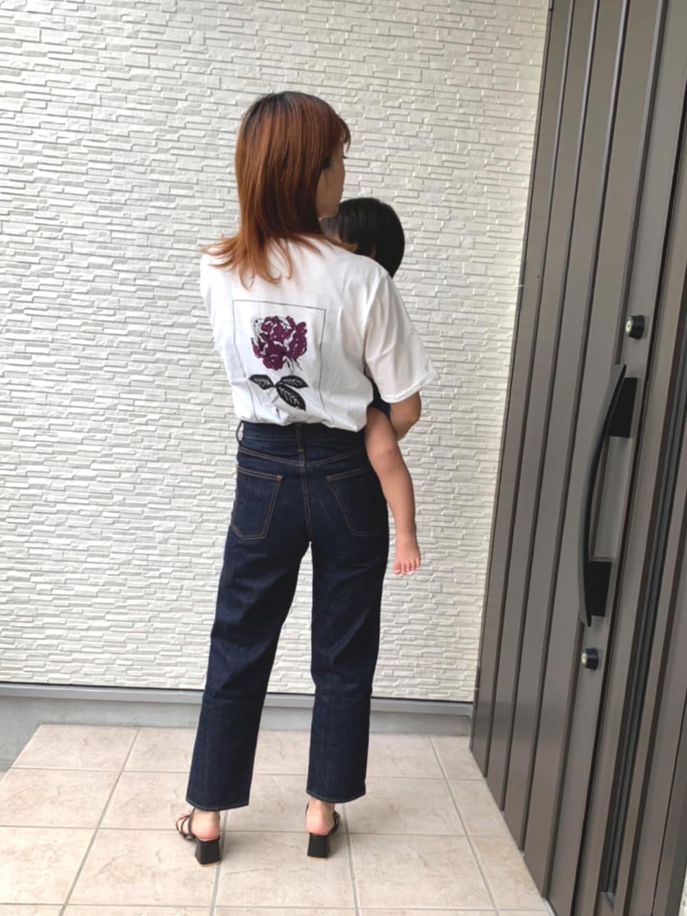 「休日スタイル、オトナカジュアル、シンプル、オトナ女子、ママコーデ、ママファッション、murua、moussy、MKT」｜「MURUAの【MURUA×山代エンナ】バックプリントTシャツ（Tシャツ/カットソー、ホワイト系）」を使った、__rp02さん（レディース・160cm）の秋コーディネートの1枚目の写真