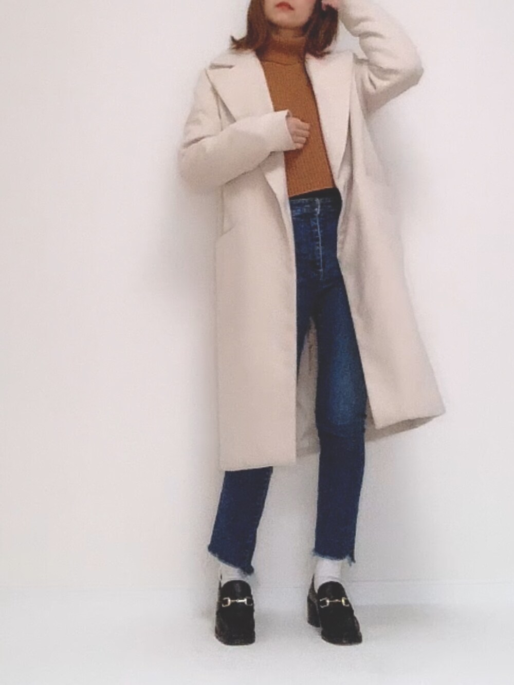「冬コーデ、オトナカジュアル、シンプル、ママファッション、デニム、デニムパンツ、ママコーデ」｜「MOUSSYのBACK OPEN TURTLE NECK ニット（ニット/セーター、イエロー系）」を使った、__rp02さん（レディース・160cm）の冬コーディネートの1枚目の写真