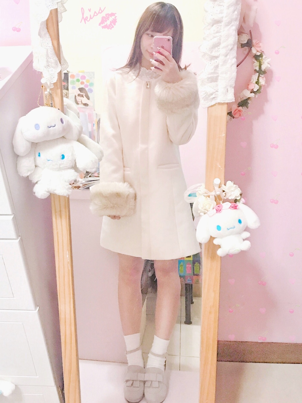 「ファッション、量産型、量産型ヲタク、おしゃれさんと繋がりたい、お洒落さんとつながりたい」｜「evelynのアイテム（カバーオール、ホワイト系）」を使った、🥀. Mizuki ♥︎さん（レディース・155cm）の冬コーディネートの1枚目の写真