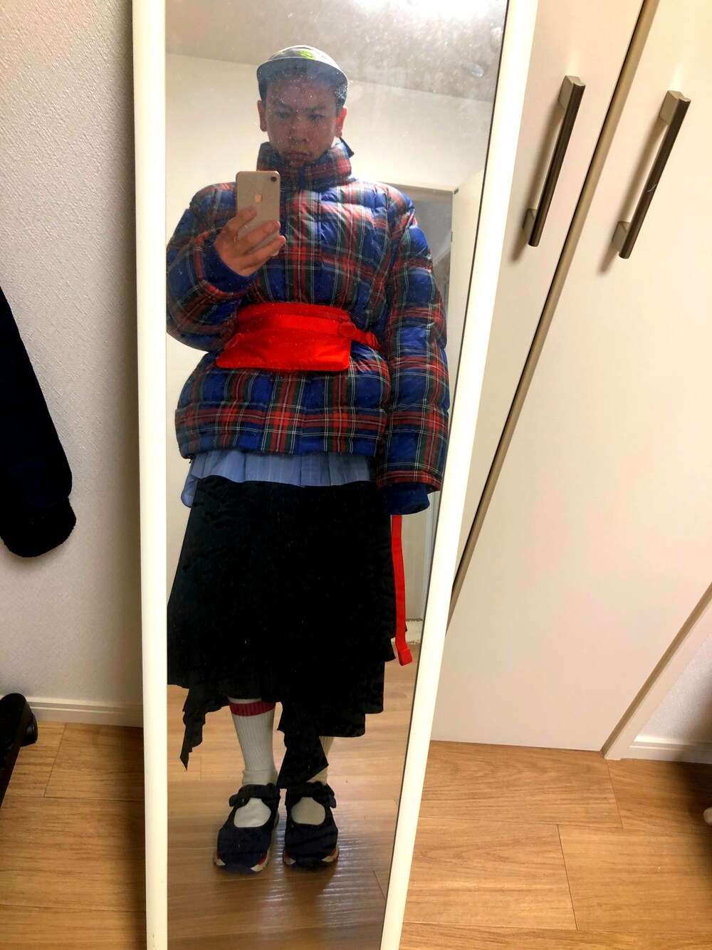 「fancyhim」｜「UNIQLOのアイテム（ボディバッグ/ウエストポーチ、レッド系）」を使った、Keisuke Endouさん（メンズ・167cm）の冬コーディネートの1枚目の写真