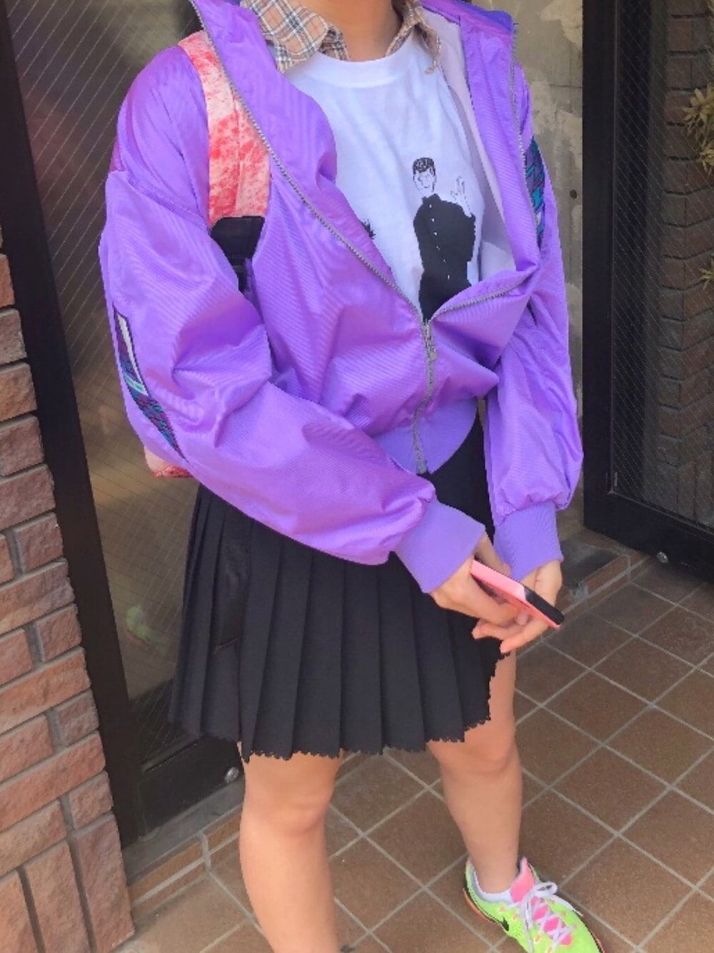 「ootd、スニーカー、スーパースター、幽☆遊☆白書、UT、週刊少年ジャンプ、おしゃれさんと繋がりたい、秋冬、秋のコーデ」｜「MIZUNOのアイテム（ナイロンジャケット、パープル系）」を使った、mkさん（レディース・162cm）の秋コーディネートの1枚目の写真