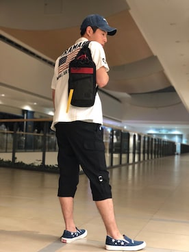 「AVIREX（アヴィレックス）のアイテム（スリッポン）」を使った、大山凌さん（メンズ・174cm）の春コーディネート
